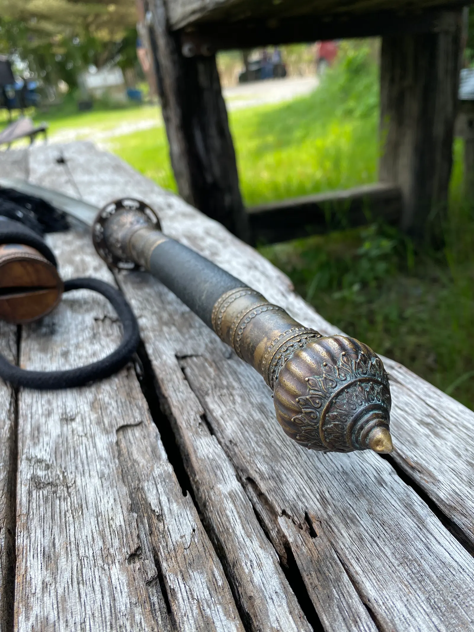 The handle seen from the pommel end