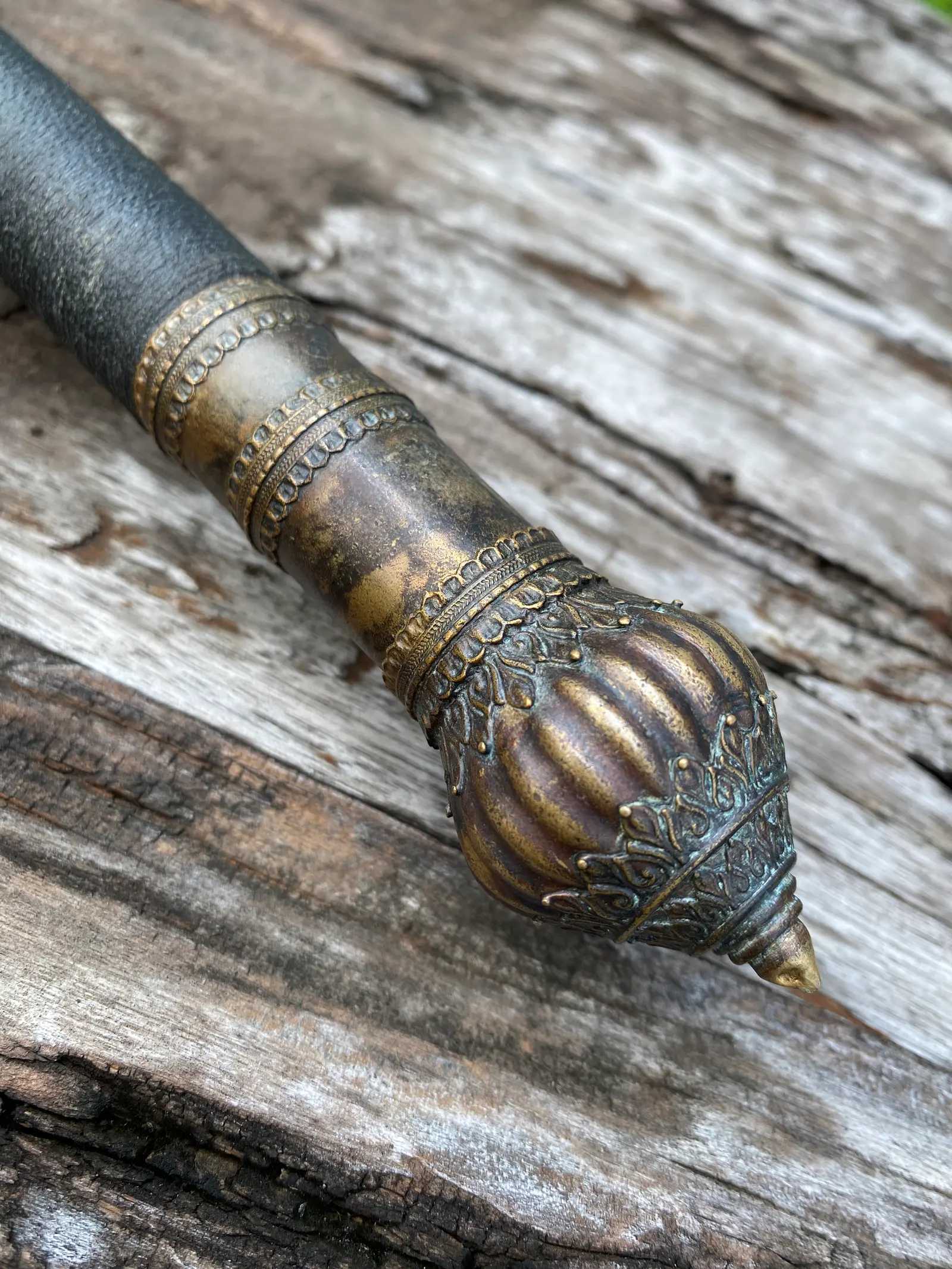 The lotus-bud pommel with its beaded bands
